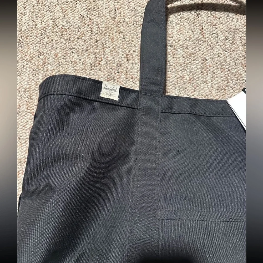 NWT Herschel Bamfield Canvas Black Tote Bag Large - Picture 2 of 6